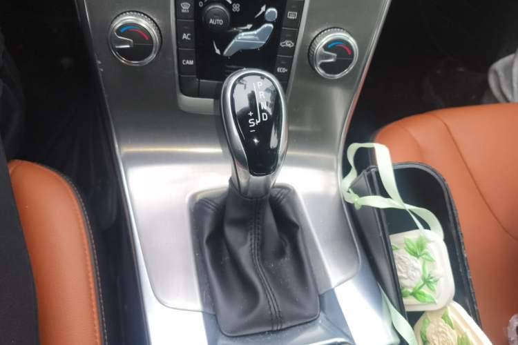 Used Volvo S60 2018 S60L T4 Smart & Ambitious Edition Gear Lever