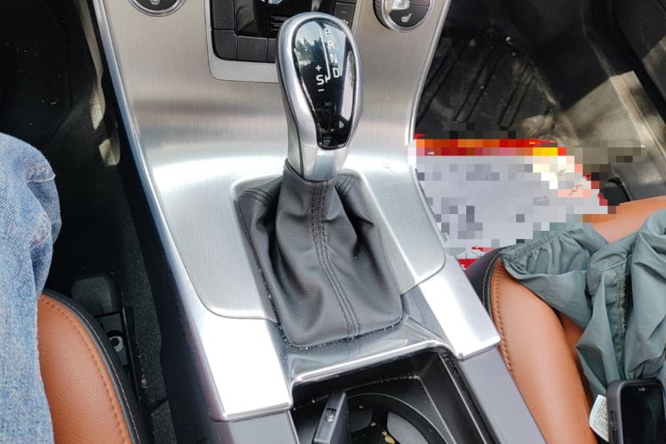 Used Volvo S60 2018 S60L T4 Zhiyuan Edition Gear Lever