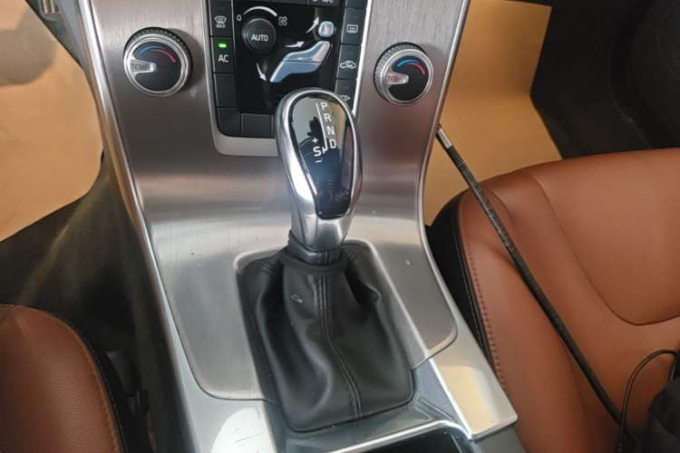 Used Volvo S60 2018 S60L T3 Smart Progress Edition Gear Lever