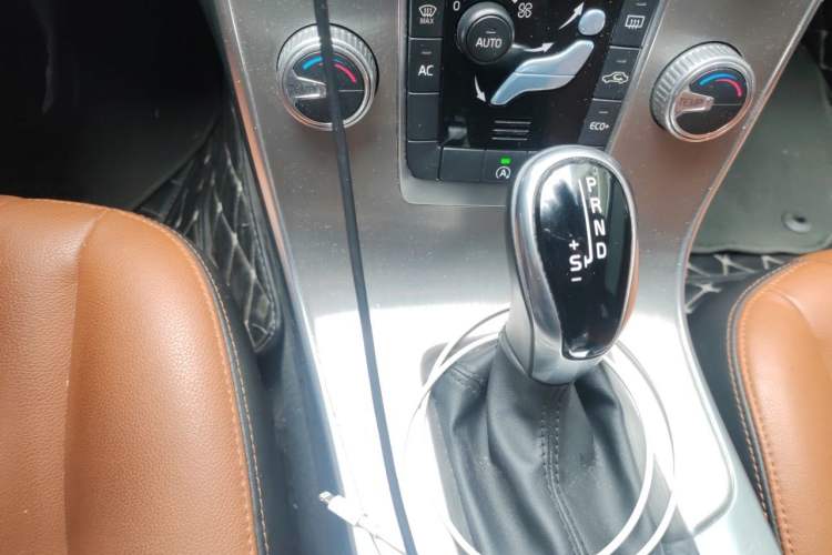 Used Volvo S60 2018 S60L T3 Smart Progress Edition Gear Lever