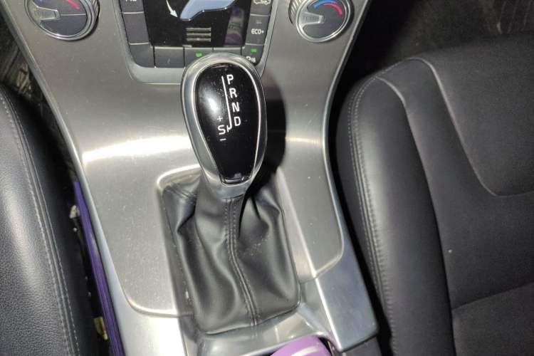 Used Volvo S60 2018 S60L T3 Smart Upgrade Edition Gear Lever
