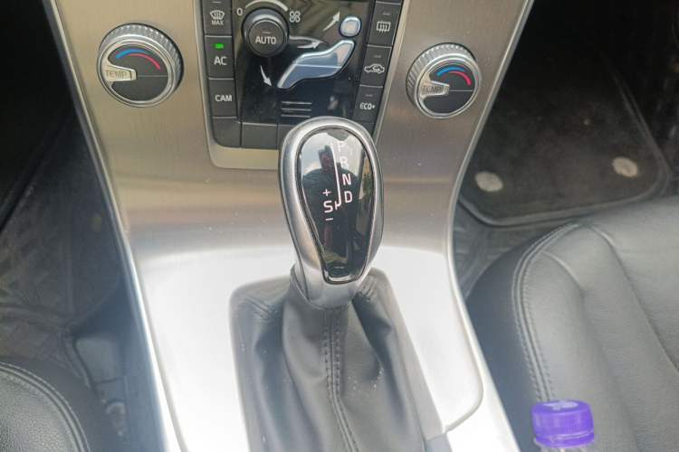 Used Volvo S60 2018 S60L T4 Smart & Ambitious Edition Gear Lever
