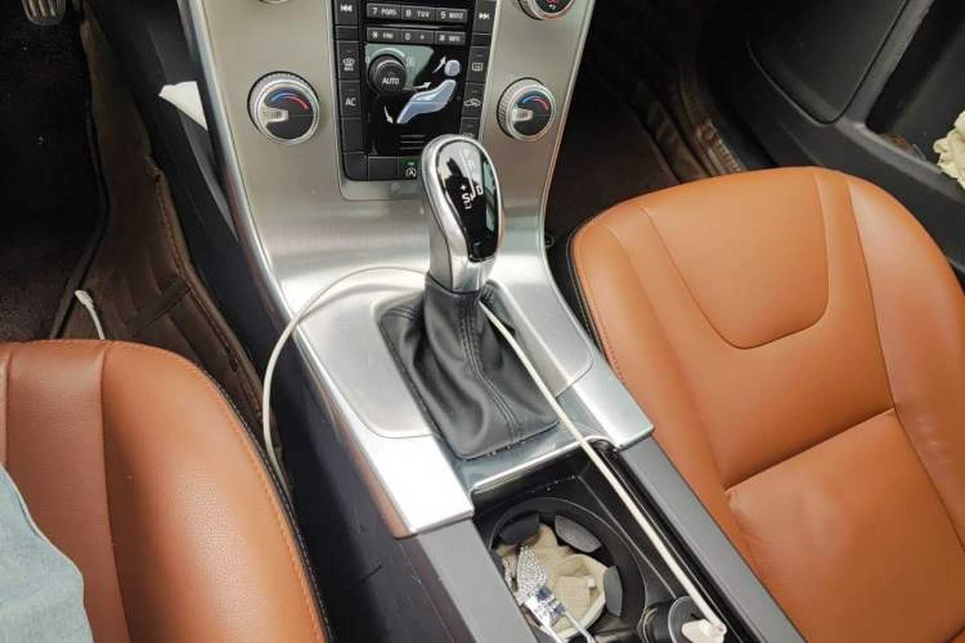 Used Volvo S60 2018 S60L T3 Smart Upgrade Edition Gear Lever