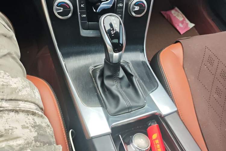 Used Volvo S60 2018 S60L T4 Smart & Ambitious Edition Gear Lever
