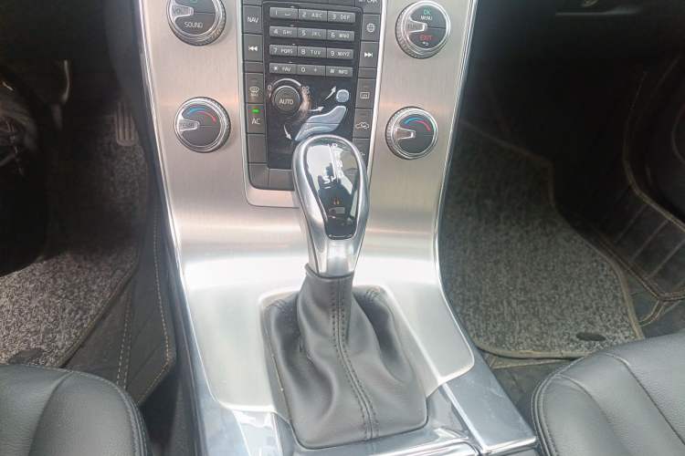 Used Volvo S60 2018 S60L T3 Smart Progress Edition Gear Lever