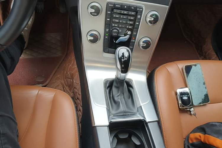 Used Volvo S60 2018 S60L T3 Smart Upgrade Edition Gear Lever