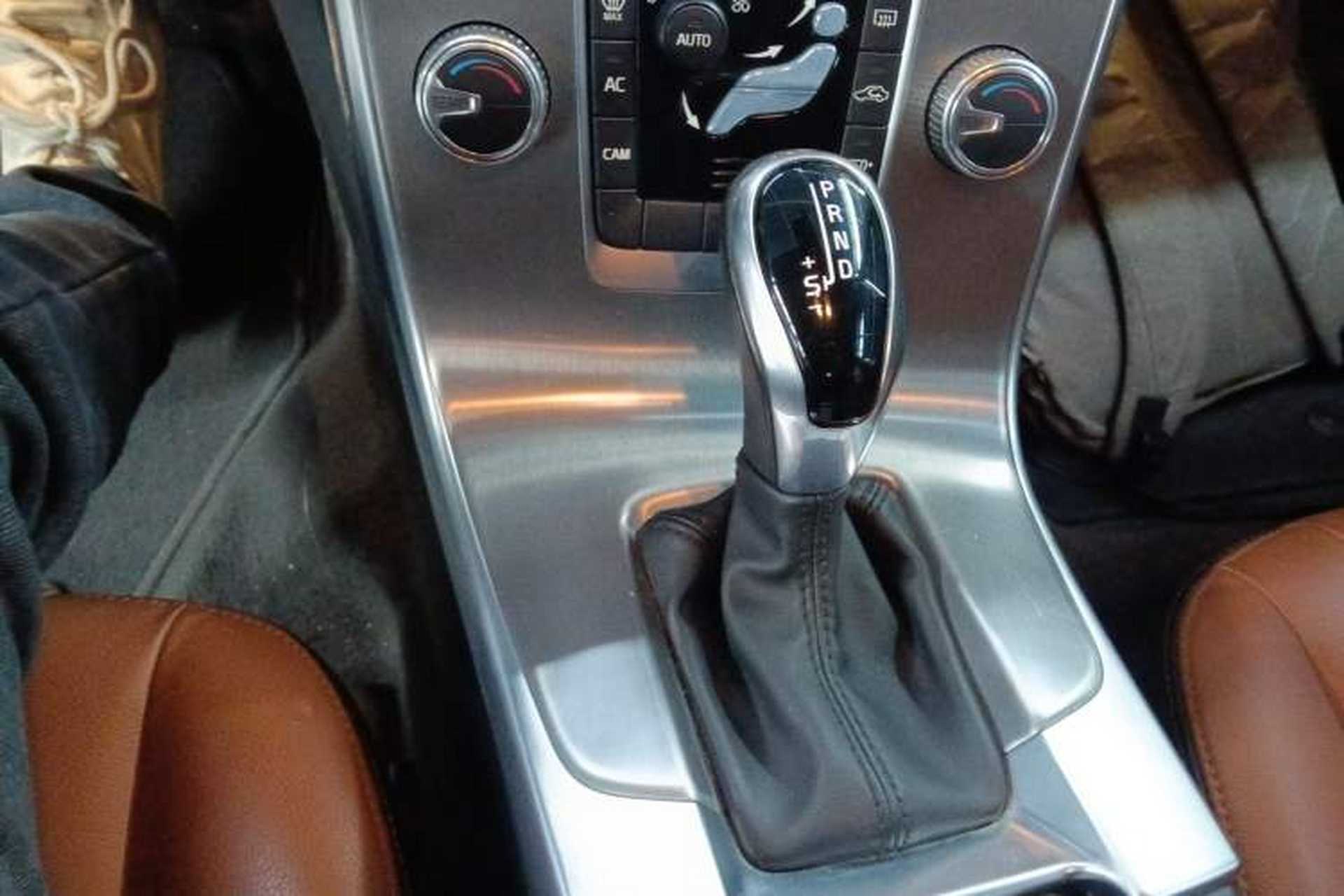 Used Volvo S60 2018 S60L T4 Smart & Ambitious Edition Gear Lever