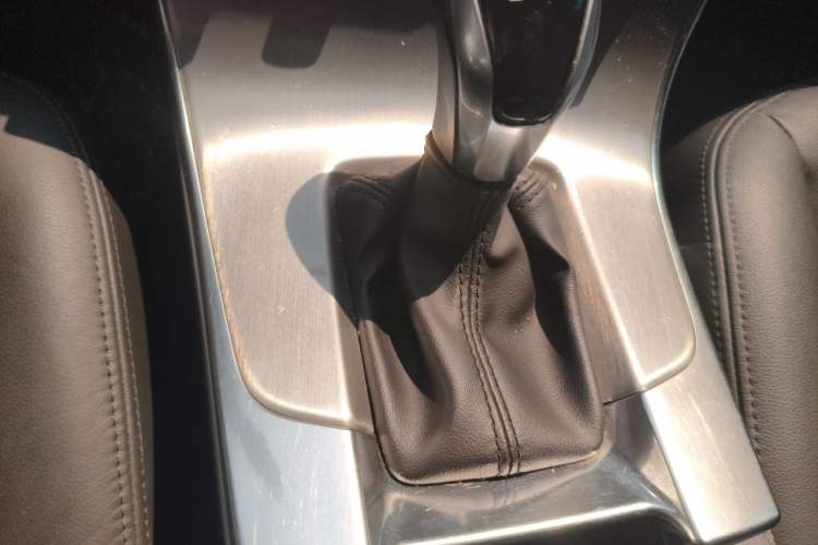 Used Volvo S60 2018 S60L T3 Smart Progress Edition Gear Lever