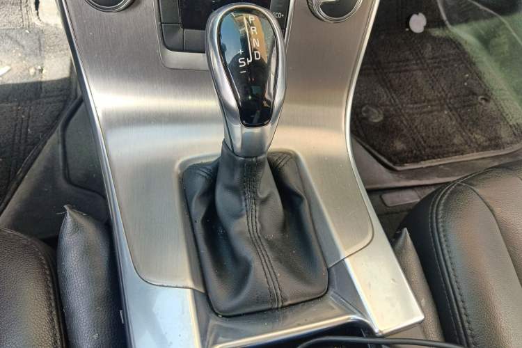 Used Volvo S60 2018 S60L T3 Smart Progress Edition Gear Lever