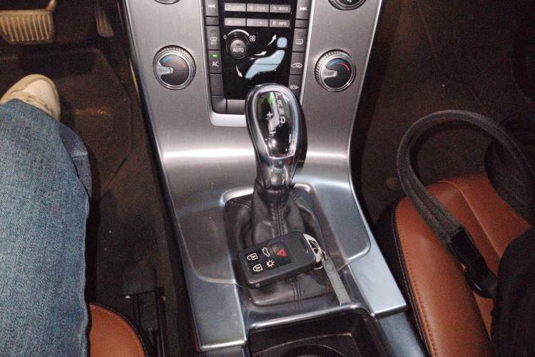 Used Volvo S60 2018 S60L T3 Smart Progress Edition Gear Lever