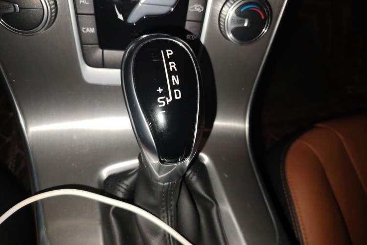 Used Volvo S60 2018 S60L T4 Smart & Ambitious Edition Gear Lever