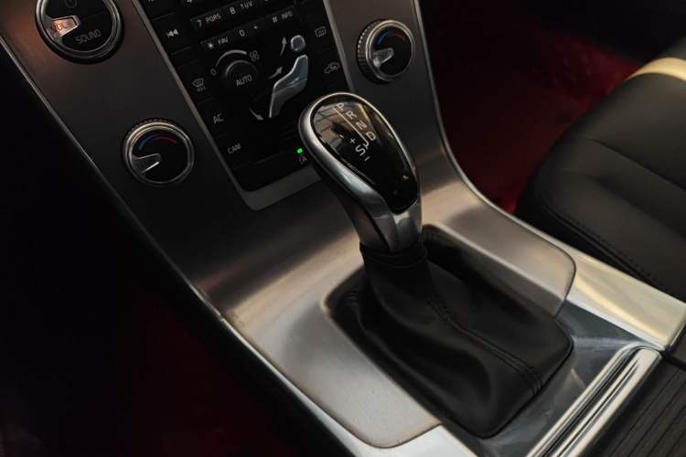 Used Volvo S60 2018 S60L T4 Smart & Ambitious Edition Gear Lever