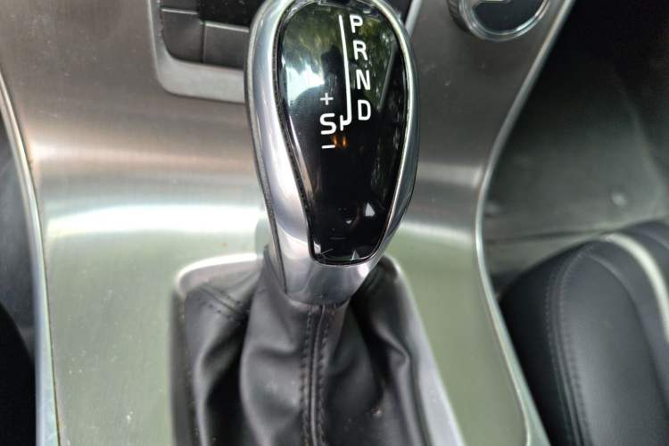 Used Volvo S60 2018 S60L T3 Smart Progress Edition Gear Lever