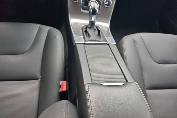 Used Volvo S60 2018 S60L T4 Smart & Ambitious Edition Gear Lever