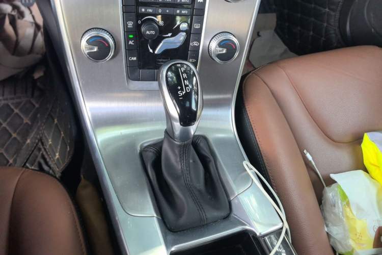 Used Volvo S60 2018 S60L T4 Smart & Ambitious Edition Gear Lever
