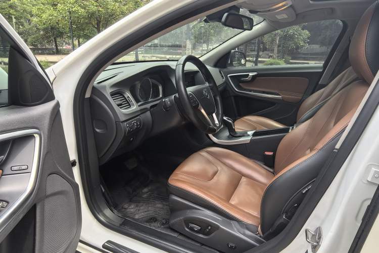 Used Volvo S60 2018 S60L T4 Zhiyuan Edition Interior 1