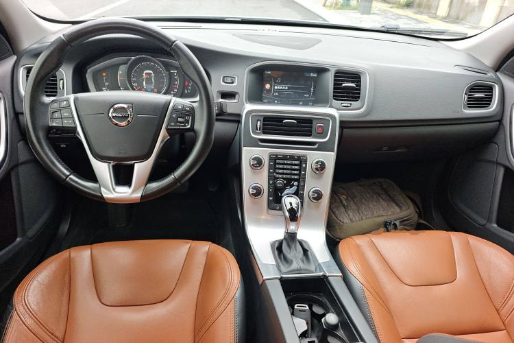 Used Volvo S60 2018 S60L T5 Intelligent Drive Progressive Edition Interior 2