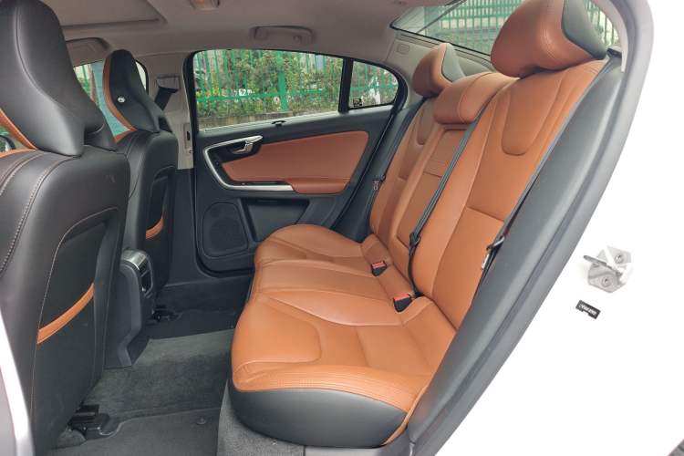 Used Volvo S60 2018 S60L T5 Intelligent Drive Progressive Edition Interior 4