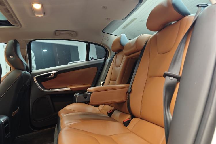 Used Volvo S60 2018 S60L T3 Smart Upgrade Edition Interior 4