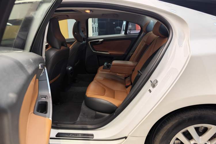 Used Volvo S60 2018 S60L T3 Smart Upgrade Edition Interior 5