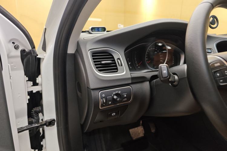 Used Volvo S60 2018 S60L T3 Smart Upgrade Edition Interior 9