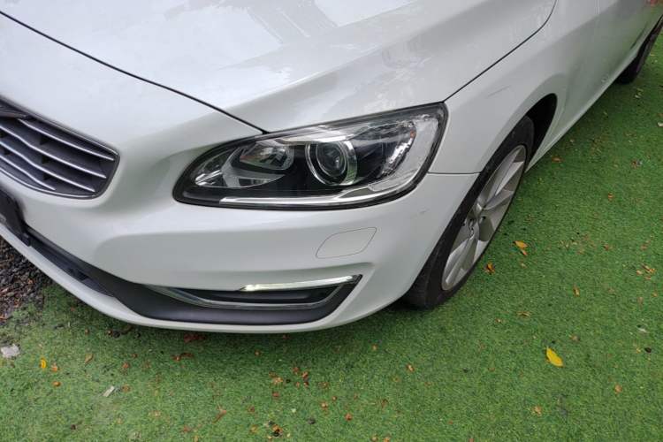 Used Volvo S60 2018 S60L T4 Zhiyuan Edition Left Front Headlight