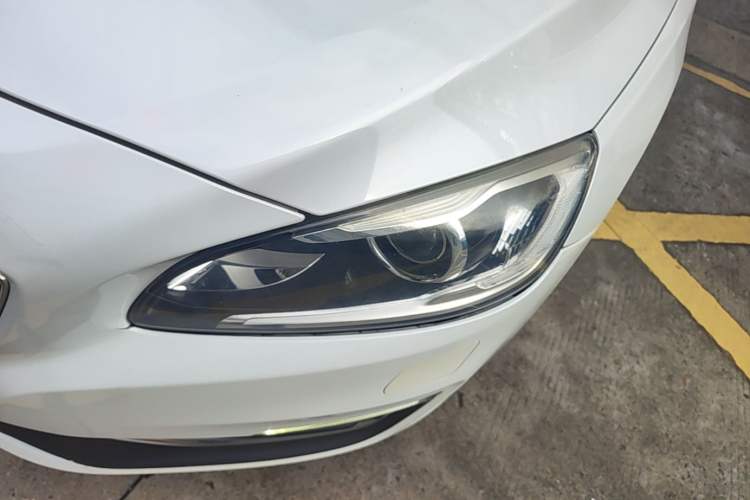 Used Volvo S60 2018 S60L T4 Zhiyuan Edition Left Front Headlight