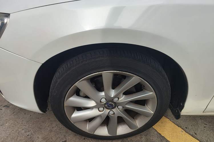 Used Volvo S60 2018 S60L T4 Zhiyuan Edition Left Front Wheel Hub