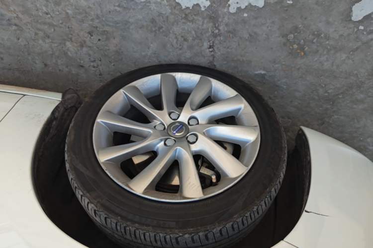 Used Volvo S60 2018 S60L T4 Zhiyuan Edition Left Front Wheel Hub