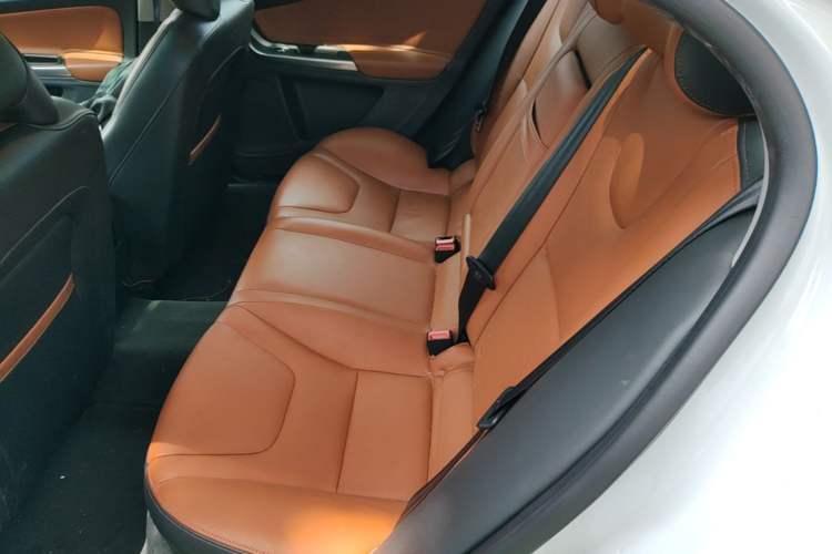 Used Volvo S60 2018 S60L T4 Zhiyuan Edition Left Rear Seat