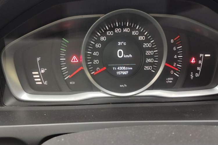 Used Volvo S60 2018 S60L T3 Smart Progress Edition Odometer Close Up