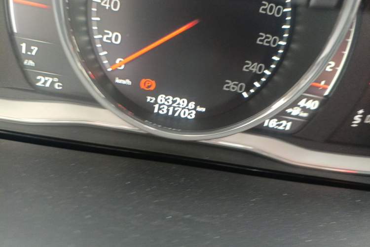 Used Volvo S60 2018 S60L T4 Smart & Ambitious Edition Odometer Close Up
