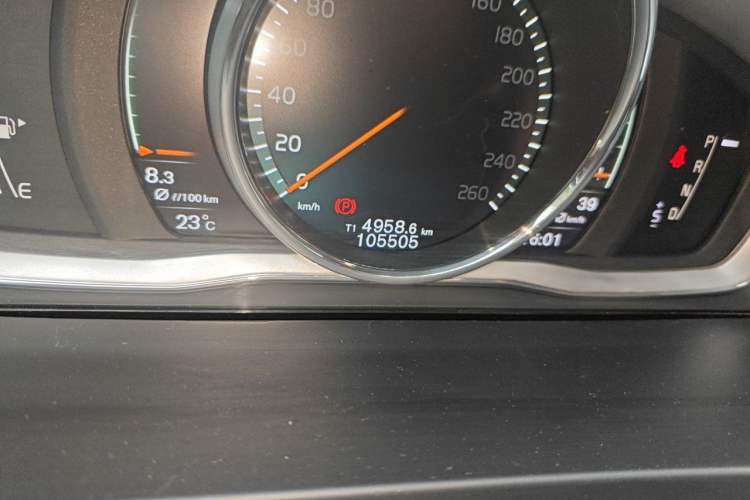 Used Volvo S60 2018 S60L T5 Intelligent Drive Edition Odometer Close Up