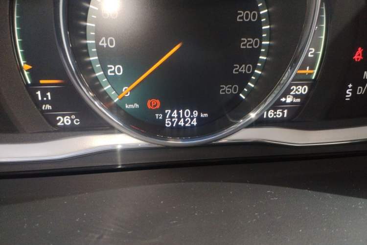 Used Volvo S60 2018 S60L T5 Intelligent Drive Progressive Edition Odometer Close Up