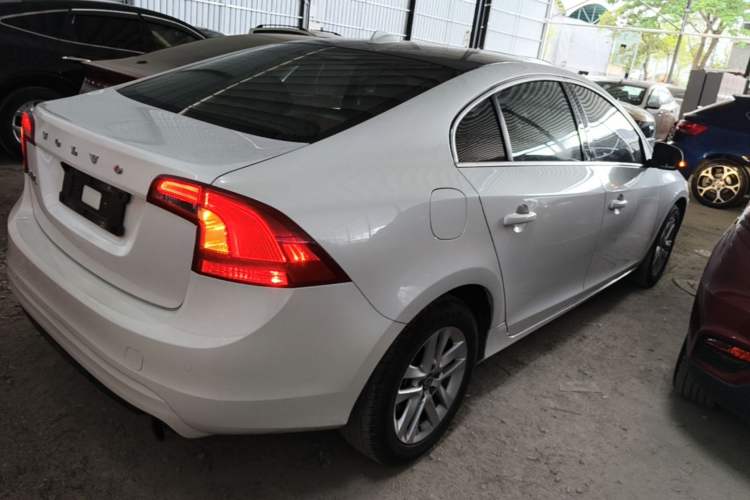 Used Volvo S60 2018 S60L T3 Smart Upgrade Edition Rear Right 45 Deg