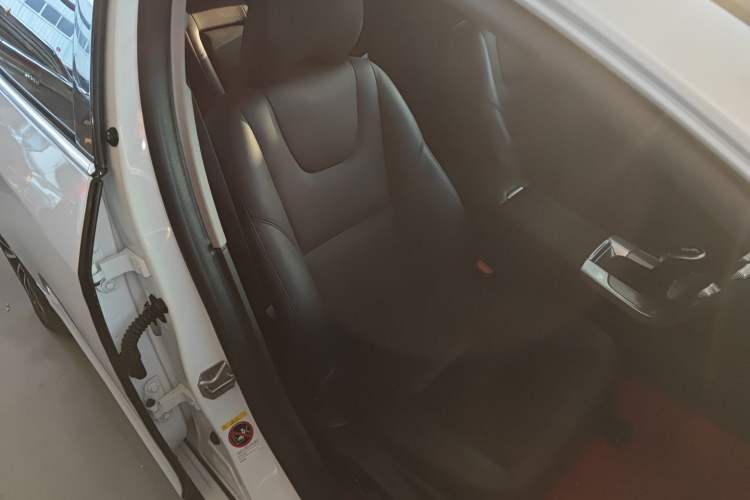 Used Volvo S60 2018 S60L T4 Smart & Ambitious Edition Right Front Seat