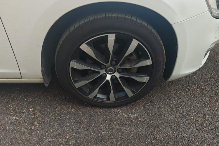 Used Volvo S60 2018 S60L T3 Smart Progress Edition Right Front Wheel Hub