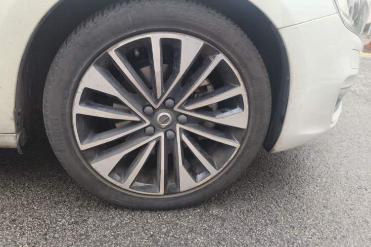 Used Volvo S60 2018 S60L T4 Smart & Ambitious Edition Right Front Wheel Hub