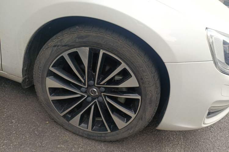 Used Volvo S60 2018 S60L T4 Smart & Ambitious Edition Right Front Wheel Hub
