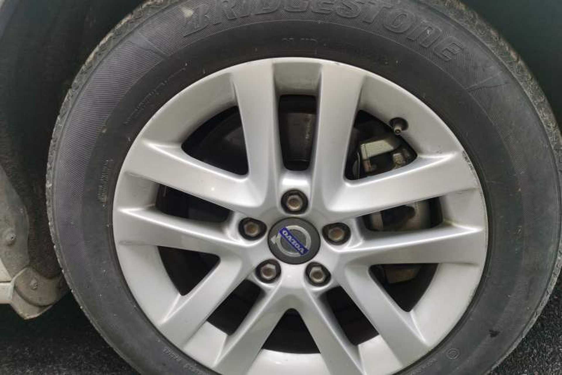 Used Volvo S60 2018 S60L T3 Smart Drive Edition Right Front Wheel Hub
