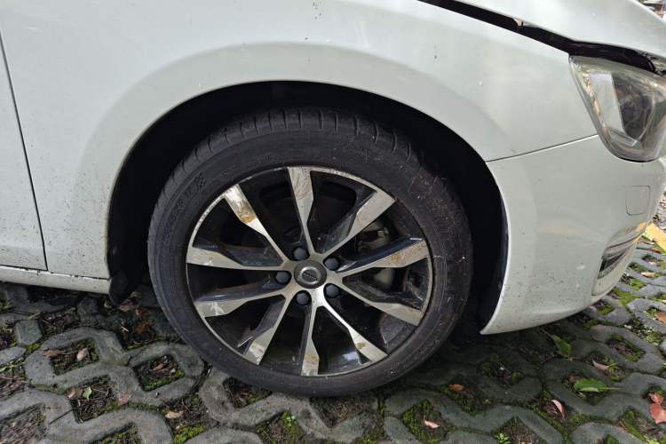 Used Volvo S60 2018 S60L T3 Smart Progress Edition Right Front Wheel Hub
