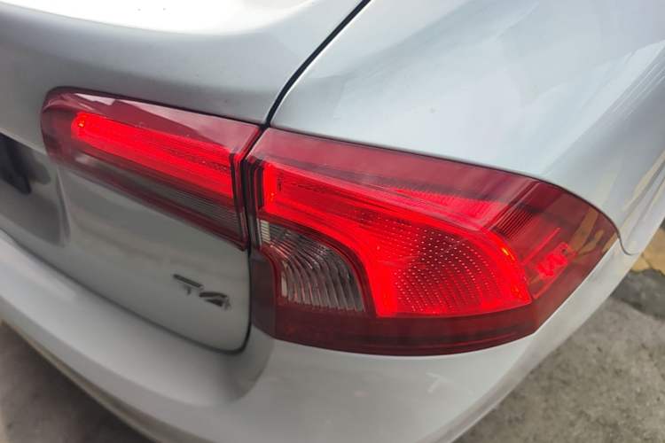 Used Volvo S60 2018 S60L T4 Zhiyuan Edition Right Rear Taillight