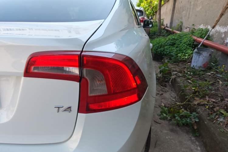 Used Volvo S60 2018 S60L T4 Zhiyuan Edition Right Rear Taillight