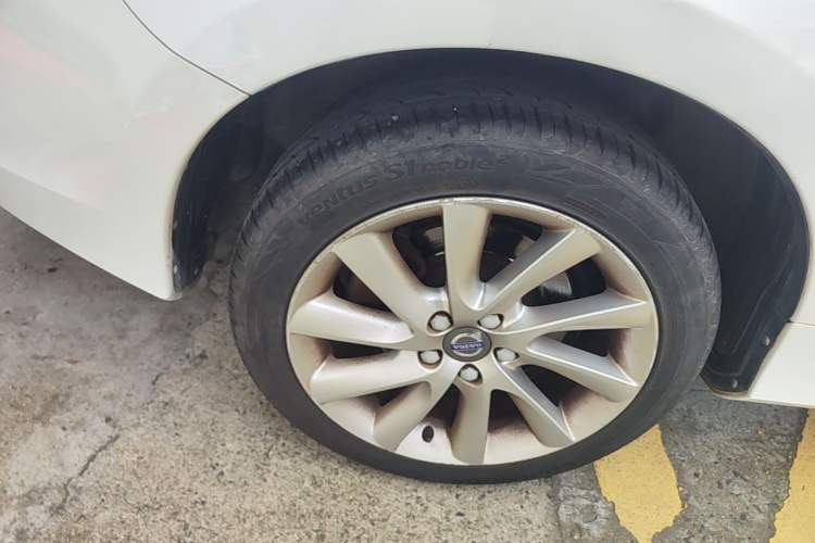 Used Volvo S60 2018 S60L T4 Zhiyuan Edition Right Rear Wheel Hub