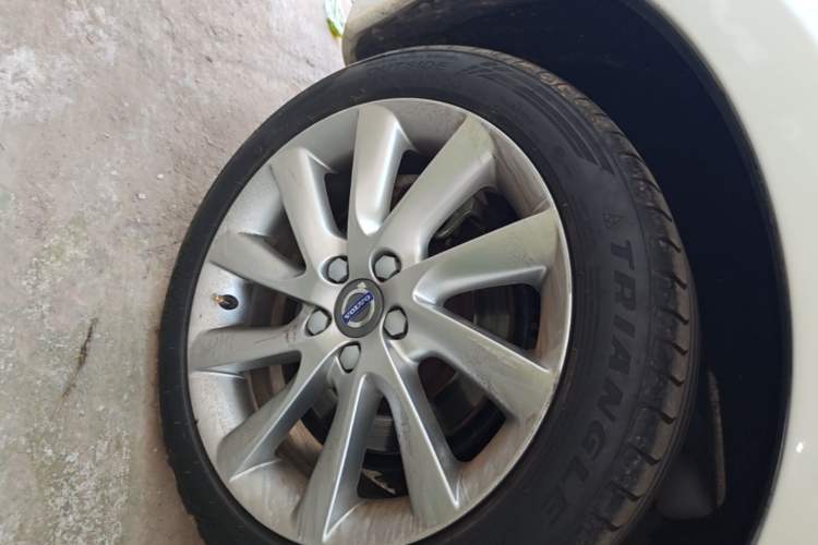 Used Volvo S60 2018 S60L T4 Zhiyuan Edition Right Rear Wheel Hub