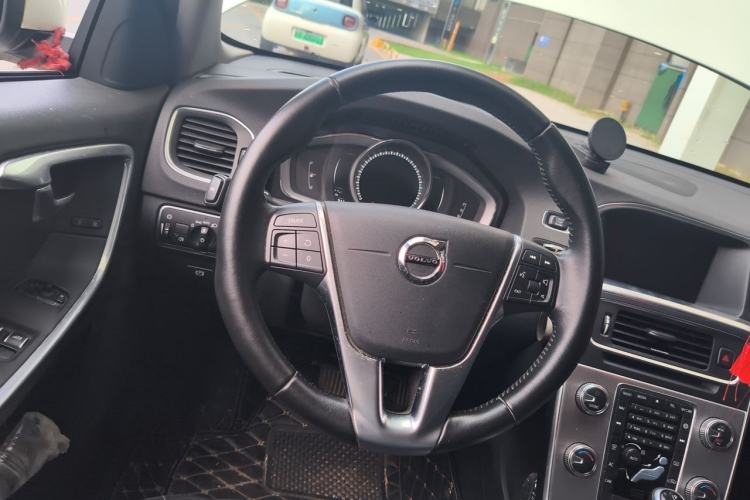 Used Volvo S60 2018 S60L T4 Smart & Ambitious Edition Steering Wheel