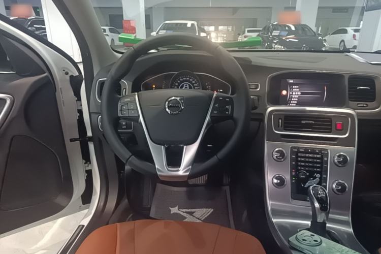 Used Volvo S60 2018 S60L T3 Smart Progress Edition Steering Wheel