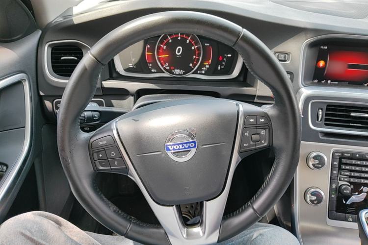 Used Volvo S60 2018 S60L T4 Zhiyuan Edition Steering Wheel