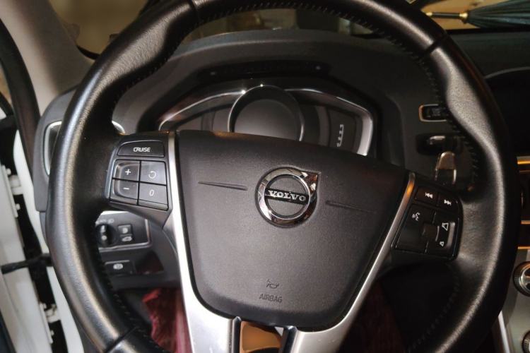 Used Volvo S60 2018 S60L T4 Smart & Ambitious Edition Steering Wheel