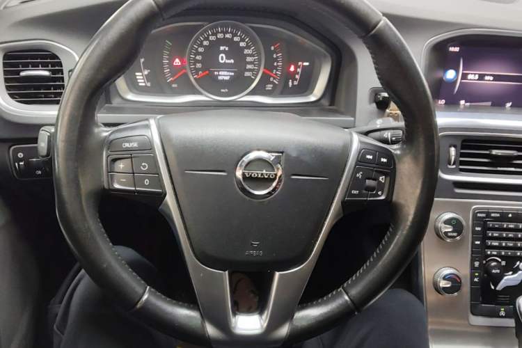 Used Volvo S60 2018 S60L T3 Smart Progress Edition Steering Wheel